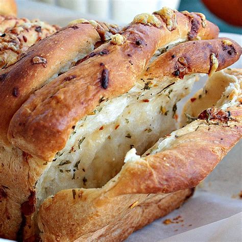 Garlic Parmesan Pull Apart Bread Is An Easy To Make Rustic Buttery Loaf Loaded With Flavor No