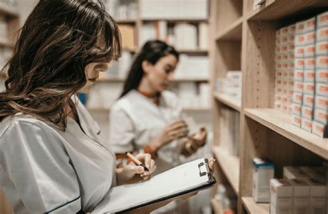 Do CVS Pharmacy Employees Get Discounts? (+Benefits) - Lancerbee