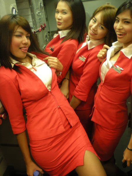 Foto Seksi Hot Pramugari Air Asia Yang Menantang Zona Aneh