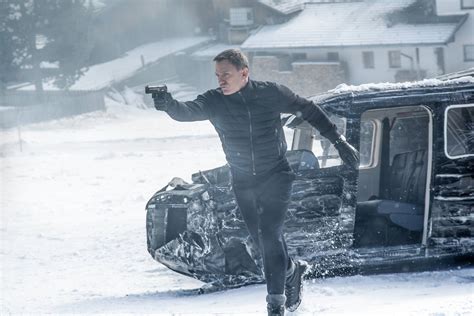 Review In ‘spectre Daniel Craig Is Back As James Bond No Surprise