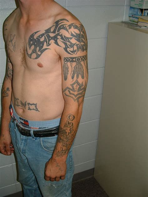 Awesome intense black hawaiian tribal tattoo designs on shoulder for guys. Tattoos for Men 2011: Tribal Arm Tattoos For Men - How to ...