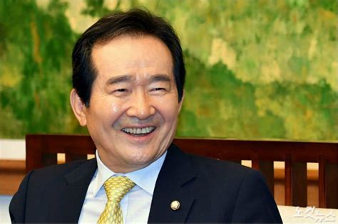 1950년 11월 5일 전라북도 진안 출생입니다. '총리 낙점' 정세균 "경제 살리기와 통합에 주력" - 노컷뉴스