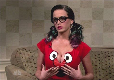 katy perry med puppehevn på saturday night live vg