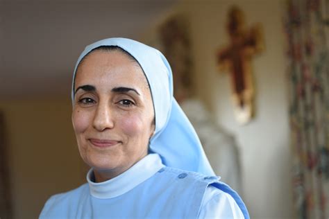 Gelzinis Iraqi Nun Looks At Syria Refugee Battle Through Lens Of Own Past Boston Herald