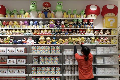 Nintendos Tokyo Store Isnt Large Enough For Its Fan Base Bloomberg