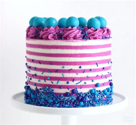 How To Create Striped Buttercream Cakes With A Cake Comb Sugar