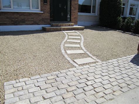Popular types of driveways including design ideas, cost & pros and cons. Driveways - Natural Stone, Cobblelock, Resin Bond, Gravel ...