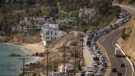 No Parking Permitted Along Pch In Malibu As Beaches And Trails Close To