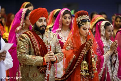 Sikh Ceremony In Edmonton Ab Canada Sikh Wedding By Shandro Photo Maharani Weddings