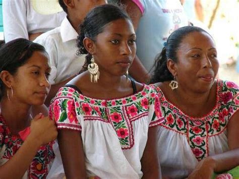 Vinculación con empresas de nicolas guerrero gilabert. Afromexicanas from Oaxaca... ~D~ | Afro, Mexican women ...