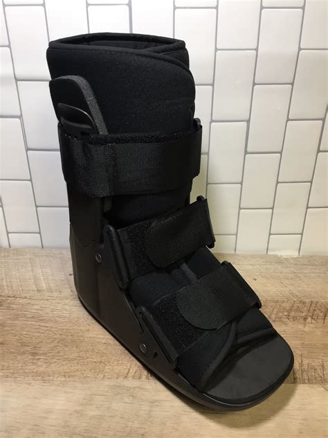 Braceability Short Broken Toe Boot Walker For Fracture Recovery Med