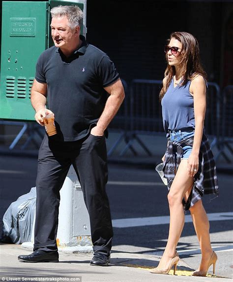 Hilaria Baldwin Enjoys Sunny Walk With Alec In New York Daily Mail Online