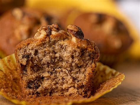 They have the banana flavor that you love and just a so, when you see me baking on mom's dinner, you know it is going to be an easy recipe! Crazy Easy Banana Bread Muffins - Dinner, then Dessert