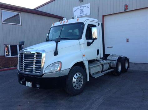 2010 Freightliner Ca12564dc Cascadia Day Cab Truck For Sale 696435