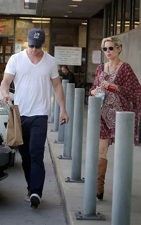 Celeb Diary Chris Hemsworth And Elsa Pataky Having Pizza In Malibu