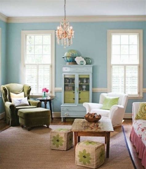Uno stile raffinato ed elegante che arriva direttamente dal sud della francia e che conquista tutti, lo stile provenzale ci aiuta a personalizzare al meglio la nostra casa. Living dal sapore provenzale: arredi freschi e romantici