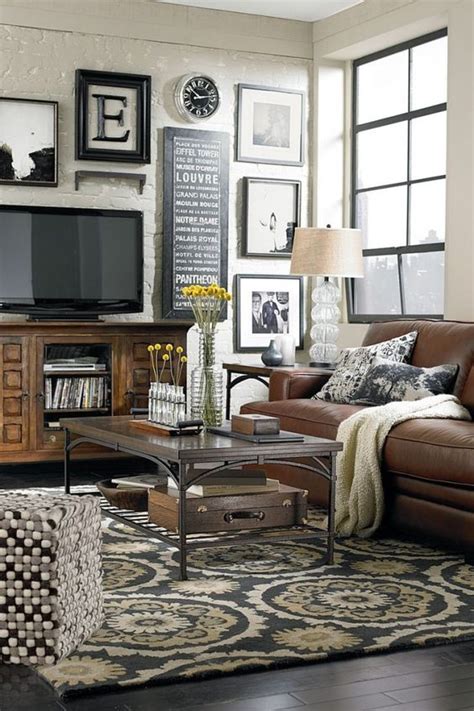 It helps even if your furniture is only a few inches away from the walls. Pinterio | 40 Cozy Living Room Decorating Ideas