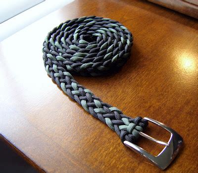 Would you like some paracord ideas or tips on how to make a survival bracelet? Stormdrane's Blog: 6 Strand Flat Braid Paracord Belt
