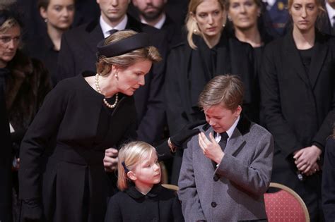 Prince Gabriel crying at Queen Fabiola's funeral service. | Funeral ...
