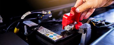 Below, we detail the main signs of fatigue of the car battery, which would indicate that it should be replaced by a new one. How to Change Car Battery: 🛠️ Useful Tips