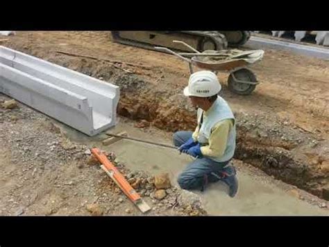Tahapan memasang longkang u drain dengan ukuran longkang panjang satu meter ,besar longkang u shape drain malaysia posts. U Shape Drain - YouTube