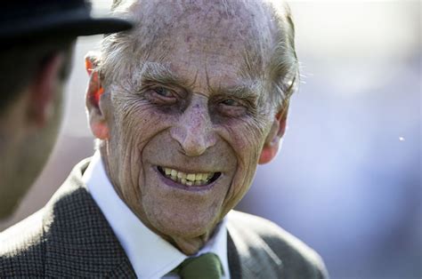 Prince Philip Is Giving Up His Drivers License After He Got In A Car Crash