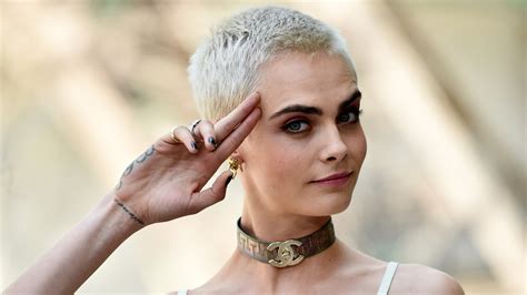Watch Cara Delevingne Eat Hot Wings While Answering Questions On “hot