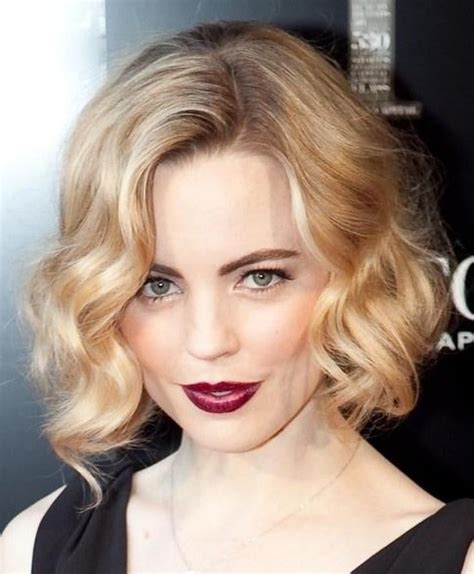 Short Hair Styles For Woman With Wavy Hair