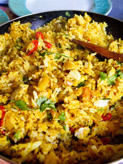 Fragrant basmati rice with cinnamon, cloves, cardamon and tumeric. Good gobble!: Kedgeree