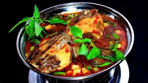 Pindang ikan patin adalah kuliner palembang yang sekilas terlihat seperti sup ikan kuah kuning. Pindang Meranjat Ibu Ucha Palembang / ITINERARY & ESTIMASI ...