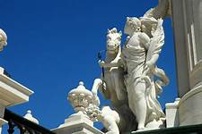 Monumento e Estátua de D. José I na Praça do Comércio ...