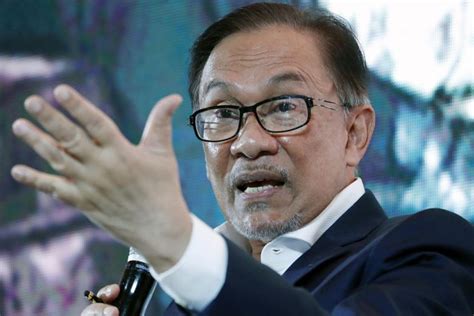Anwar ibrahim, pemimpin koalisi pakatan harapan (ph) tersebut tidak menolak kemungkinan untuk pada kesempatan yang sama, anwar ibrahim mengungkapkan bahwa ph telah memulai proses. Anwar Ibrahim, Menteri Besar Selangor Ke-17 · My KMU NeT