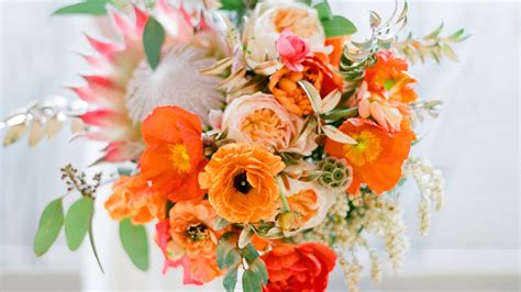 And third, it's lighter and easier to carry. Heat-Resistant Wedding Bouquets Perfect for Summer ...