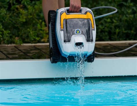 Nettoyez facilement votre piscine avec nos robots piscine de qualité et à prix mini. ROBOT ELECTRIQUE ZODIAC OT3230 | Cash Piscines
