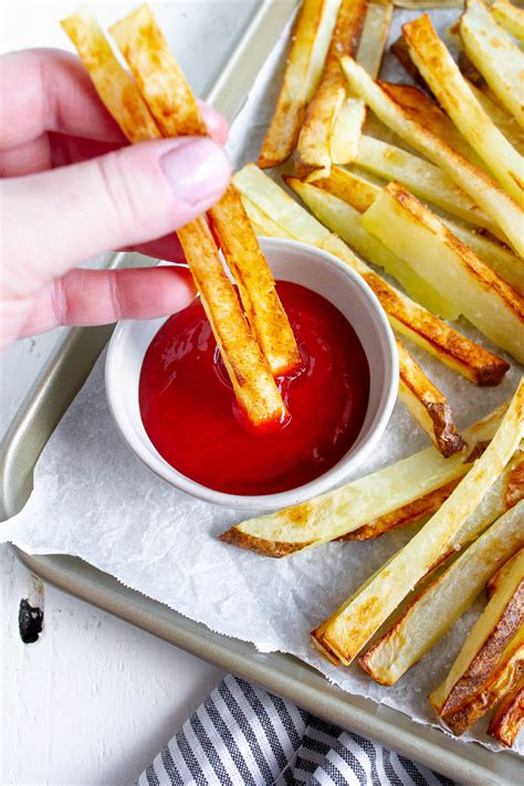 These air fryer french fries are ultra crispy and easy to make at home! Air Fryer French Fries | Recipe from Thirty Handmade Days