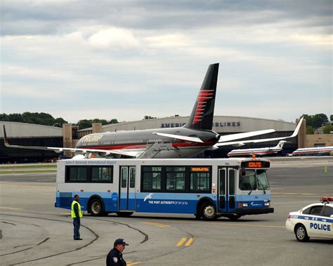 Port Authority Airport Transport Bus And Trump Boeing 757 Flickr