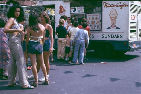 44 Fascinating Photos Documented Everyday Life Of Brooklyn NYC In The