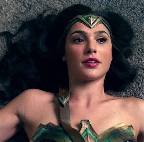 47 Hot Gal Gadot Wonder Woman Pictures That Will Make Your Day Music Raiser