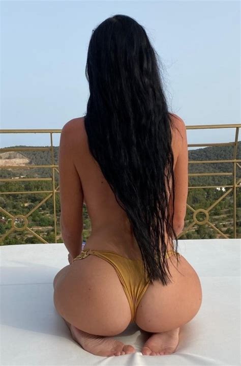 Η Yvonne Bar topless στις διακοπές της στην Ibiza Flamis gr