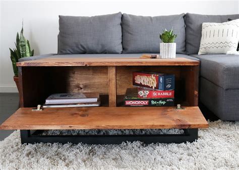 And this coffee table turns into a supper table with hidden storage. DIY Coffee Table With Hidden Storage - DIY Huntress