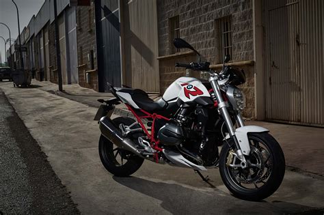 Below is the information on the 2015 bmw r 1200 r. 2015 BMW R1200R Mega Gallery - Asphalt & Rubber