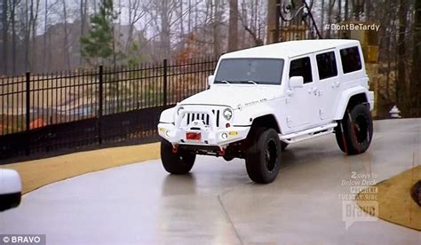 Kim Zolciak Gives Her 18 Year Old A 32000 Jeep Daily Mail Online