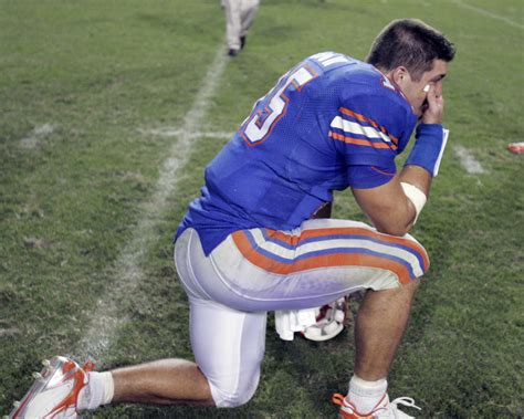 Decades Before Tebow First Ever Nfl Player To Take A Knee And Pray In The End Zone Dies Leaves