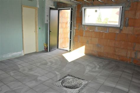 Notre carrelage la terrasse le carrelage pour salle de bain un aspect bois béton ou encore pierre naturelle pour faciliter sa mise en. carrelage garage - Photo de Intérieur - Notre maison ...
