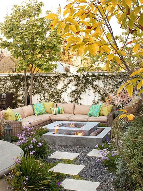Wo wird die sitzecke arrangiert? Sitzecke im Garten - Relax im Grünen!