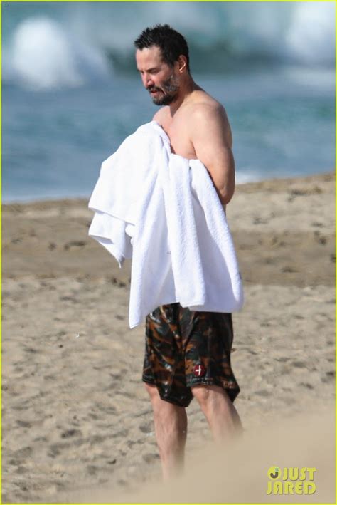 Keanu Reeves Looks Fit Shirtless At The Beach In Malibu Photo 4514921