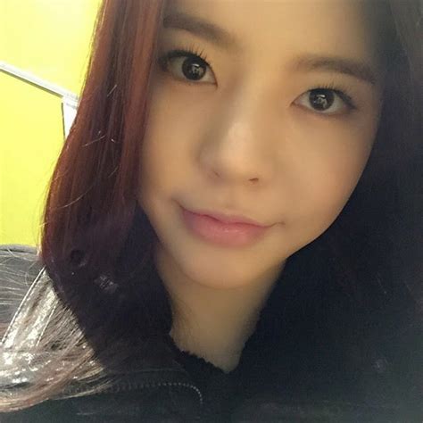 Snsd Sunny Greets Fans With Her Cute Selca Picture Wonderful Generation