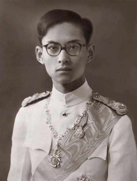 His Majesty King Bhumibol Adulyadej ราชวงศ์ ประวัติศาสตร์ และ ไทย