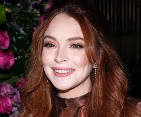 lindsay lohan announces pregnancy in instagram post