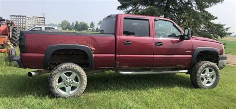 2005 Chevrolet Duramax 2500hd 4x4 Pickup 2 Sets Of Wheels And Tires